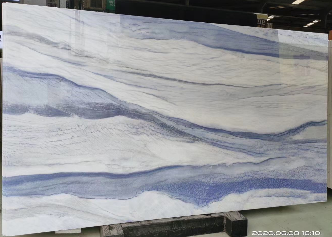 Marcaubus Crystallized Stone glass panel